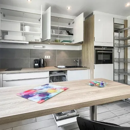 Homey Tidy - New / Proche Centre / Parking Gratuit / Entierement Equipe Apartment *